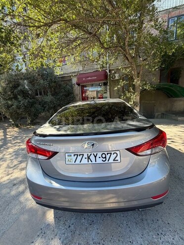 Hyundai Elantra-2