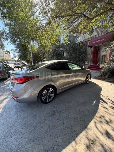 Hyundai Elantra-6