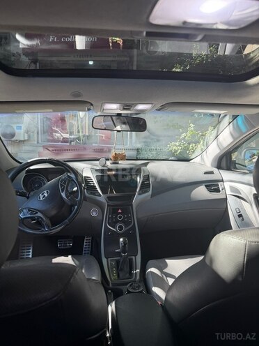 Hyundai Elantra-3