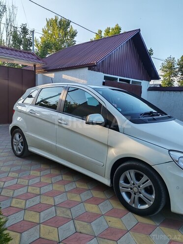 Mercedes B 180-13
