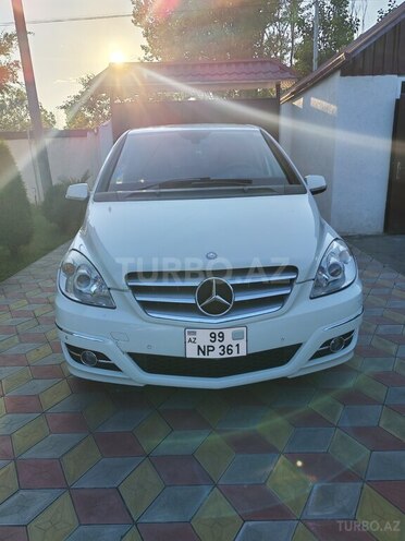 Mercedes B 180-1