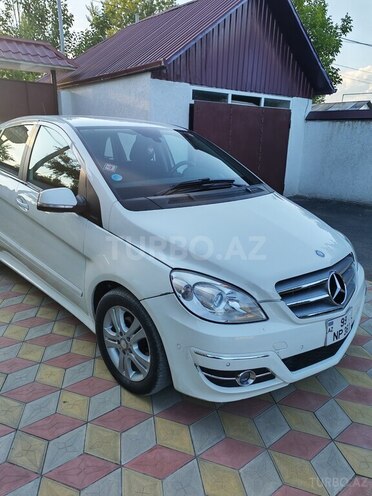 Mercedes B 180-2