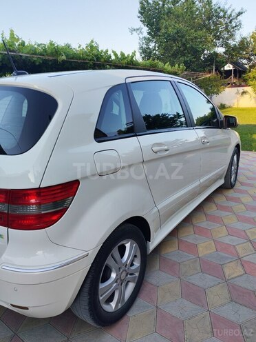 Mercedes B 180-3