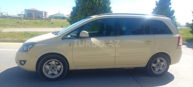 Opel Zafira-5