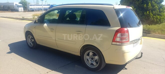 Opel Zafira-4
