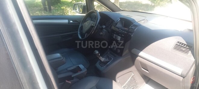 Opel Zafira-9
