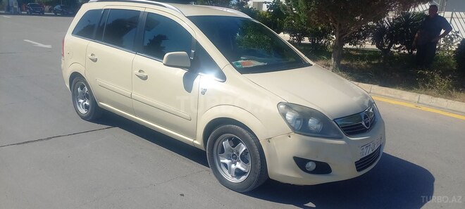 Opel Zafira-8
