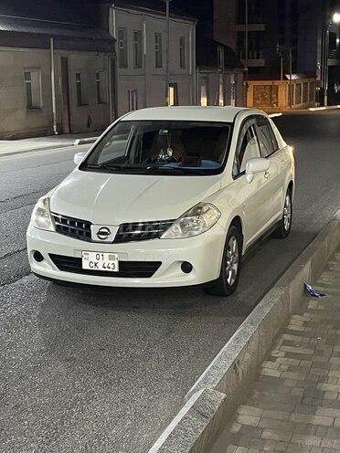 Nissan Tiida-1