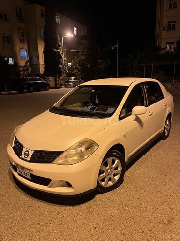 Nissan Tiida-5