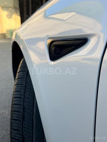 Tesla Model 3-9