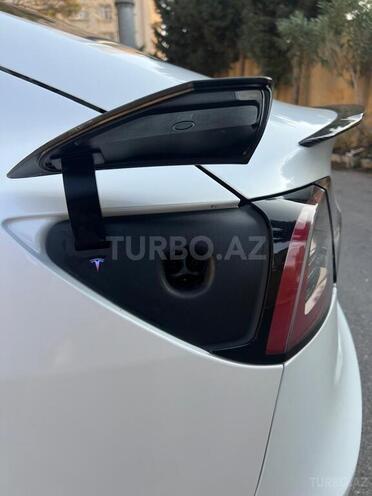 Tesla Model 3-6