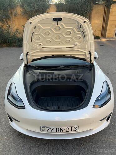 Tesla Model 3-2