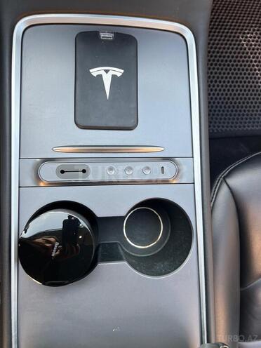 Tesla Model 3-18