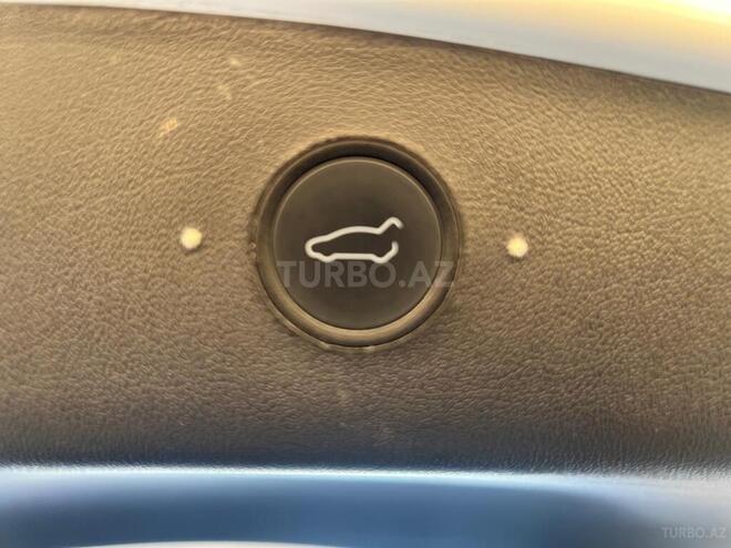 Tesla Model 3-10