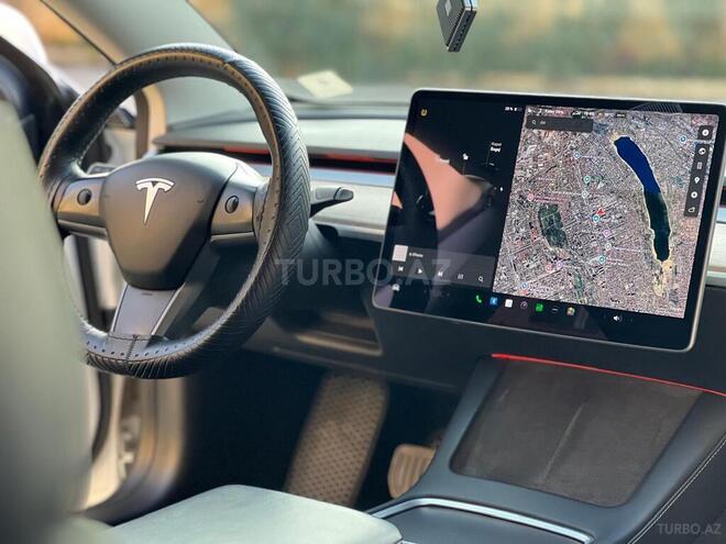 Tesla Model 3-12