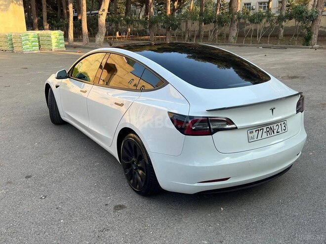 Tesla Model 3-4