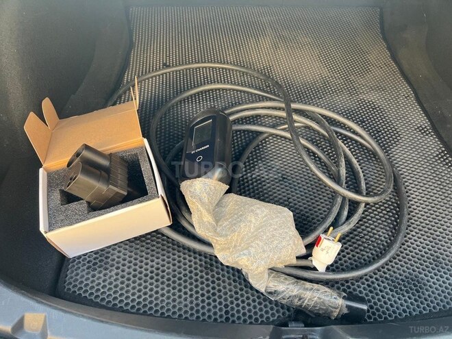Tesla Model 3-13