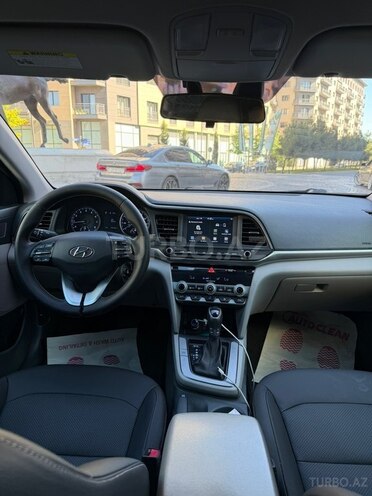 Hyundai Elantra-7