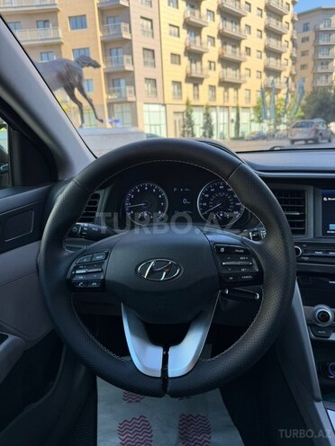Hyundai Elantra-8