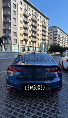 Hyundai Elantra-4