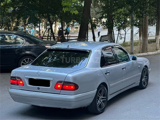 Mercedes E 240-8