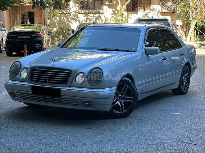 Mercedes E 240-6