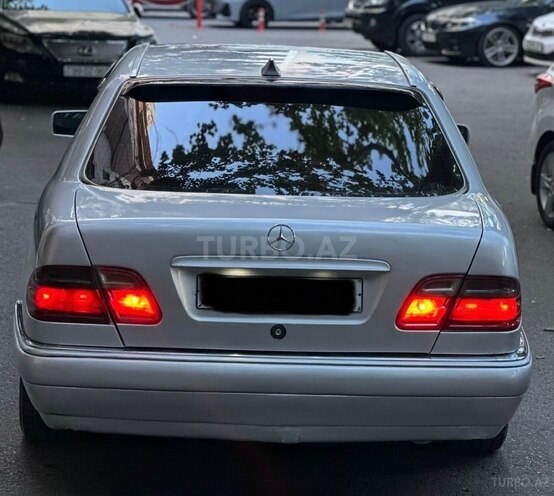 Mercedes E 240-3