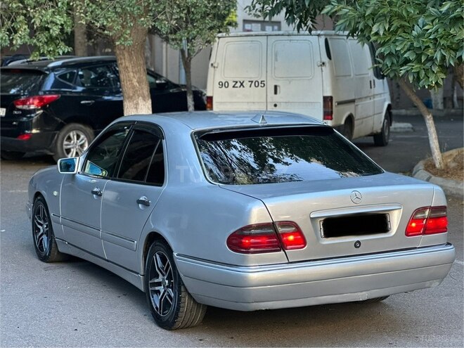 Mercedes E 240-10