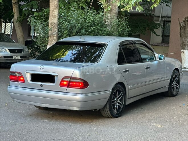 Mercedes E 240-12