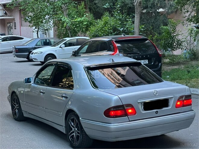 Mercedes E 240-4