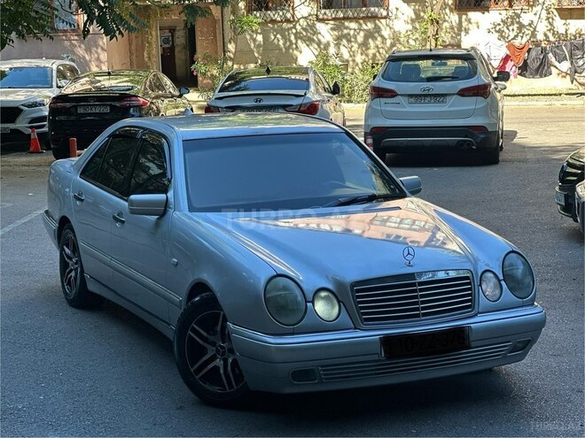 Mercedes E 240-1
