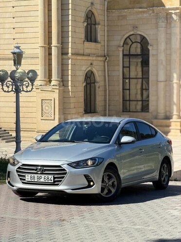 Hyundai Elantra-2