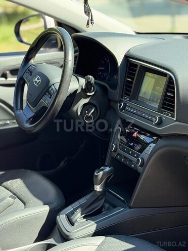 Hyundai Elantra-3