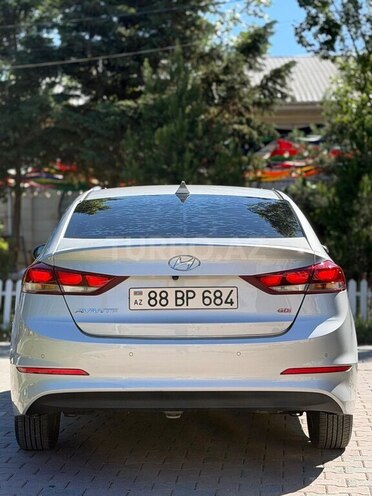 Hyundai Elantra-4