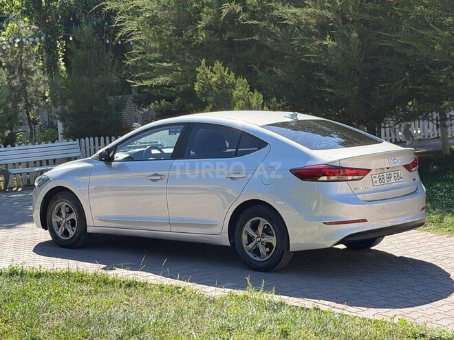 Hyundai Elantra-5