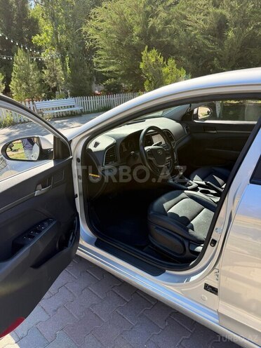 Hyundai Elantra-6