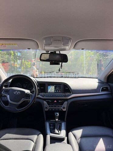 Hyundai Elantra-8