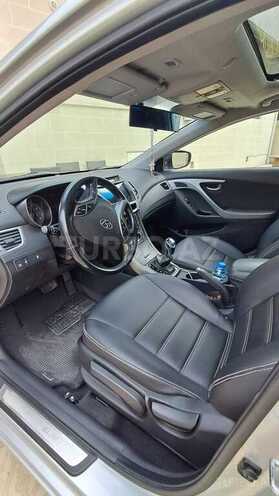 Hyundai Elantra-6