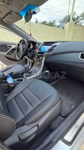 Hyundai Elantra-5