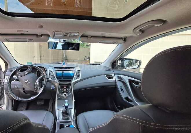 Hyundai Elantra-3