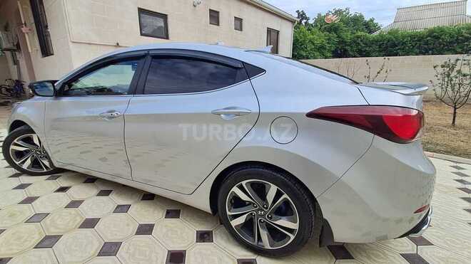 Hyundai Elantra-15