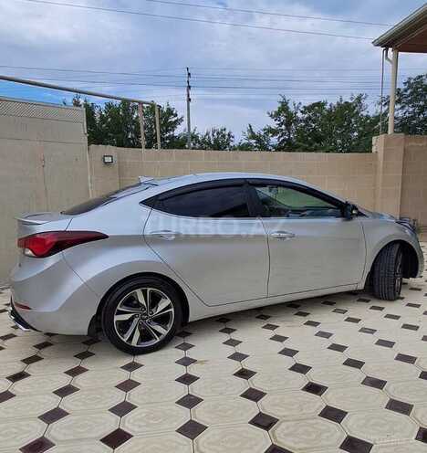 Hyundai Elantra-13