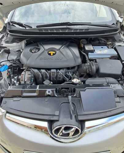 Hyundai Elantra-8