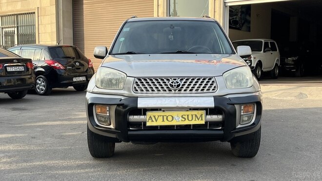 Toyota RAV4-1