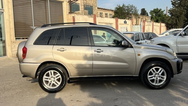 Toyota RAV4-4