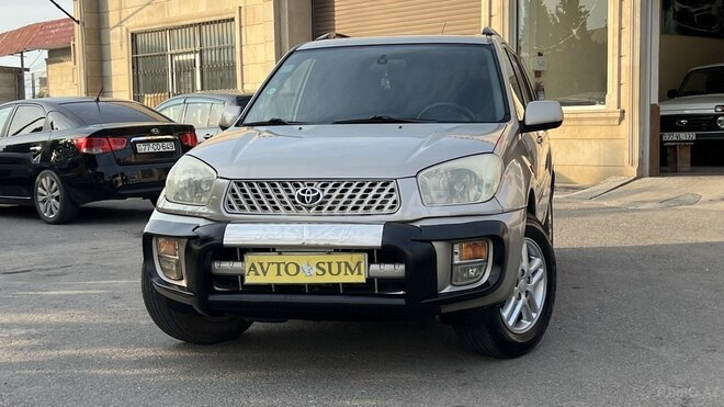 Toyota RAV4-11