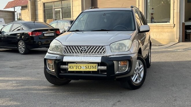 Toyota RAV4-10