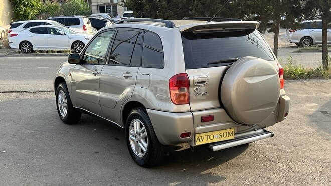 Toyota RAV4-9
