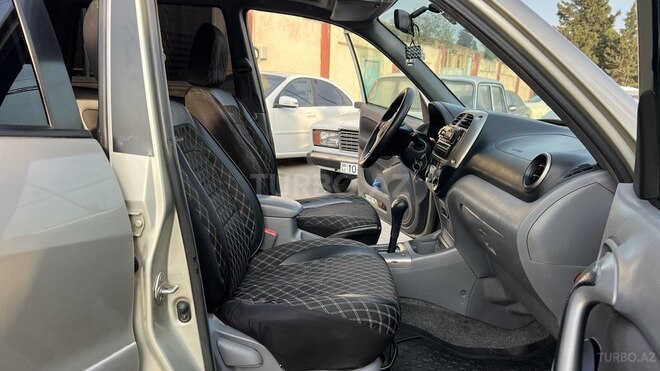 Toyota RAV4-15