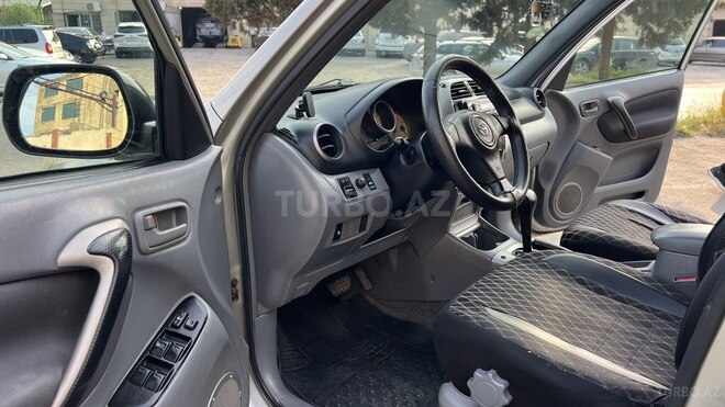Toyota RAV4-7